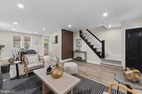 Entry Way - 5600 White Ave, Baltimore, MD 21206 photo 3 of 8