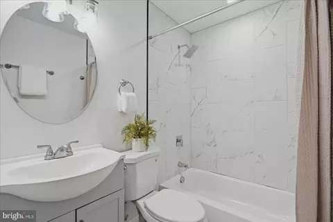 Bath - 1527 E 29th St, Baltimore, MD 21218 photo 3 of 4