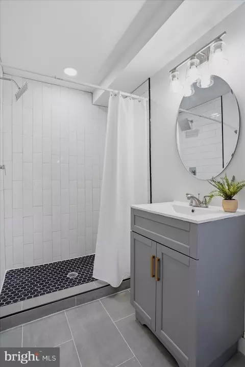 Bath - 1527 E 29th St, Baltimore, MD 21218 photo 2 of 4