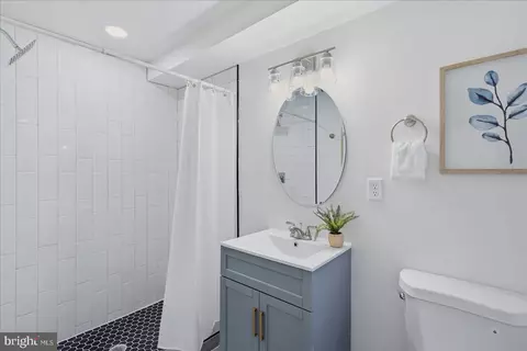 Bath - 1527 E 29th St, Baltimore, MD 21218 photo 1 of 4