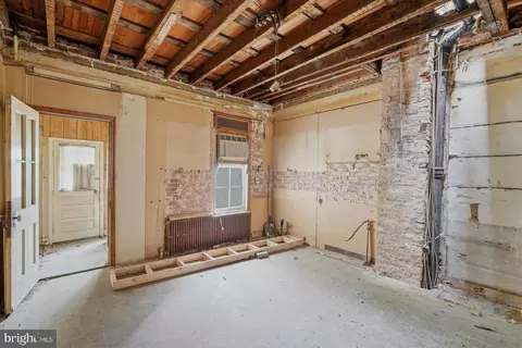 Entry Way - 522 E 35th St, Baltimore, MD 21218 photo 3 of 6