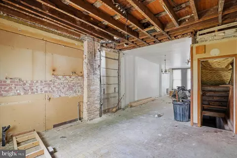 Entry Way - 522 E 35th St, Baltimore, MD 21218 photo 4 of 6