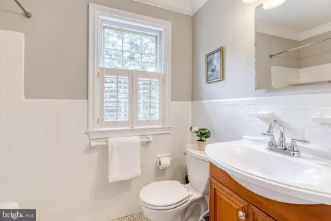 Bath - 336 Broadmoor Rd, Baltimore, MD 21212 photo 4 of 5