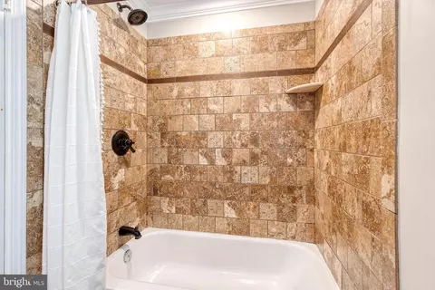 Bath - 336 Broadmoor Rd, Baltimore, MD 21212 photo 3 of 5