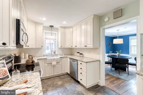 Kitchen - 336 Broadmoor Rd, Baltimore, MD 21212 photo 3 of 6