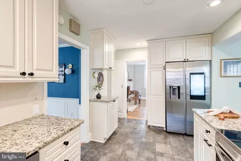 Kitchen - 336 Broadmoor Rd, Baltimore, MD 21212 photo 5 of 6