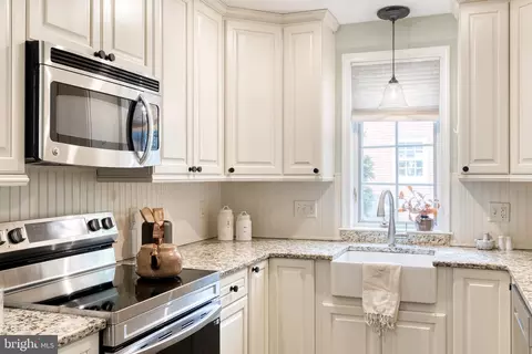 Kitchen - 336 Broadmoor Rd, Baltimore, MD 21212 photo 4 of 6