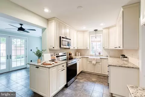 Kitchen - 336 Broadmoor Rd, Baltimore, MD 21212 photo 1 of 6