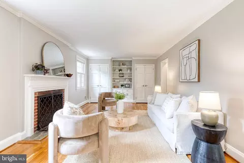 Living - 336 Broadmoor Rd, Baltimore, MD 21212 photo 2 of 4