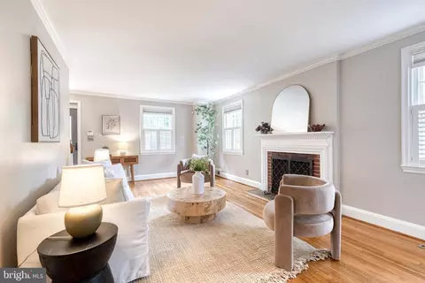 Living - 336 Broadmoor Rd, Baltimore, MD 21212 photo 4 of 4