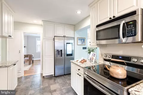 Kitchen - 336 Broadmoor Rd, Baltimore, MD 21212 photo 6 of 6