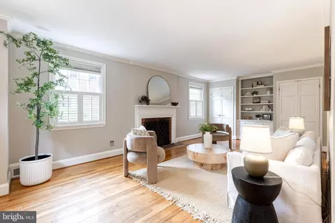 Living - 336 Broadmoor Rd, Baltimore, MD 21212 photo 1 of 4
