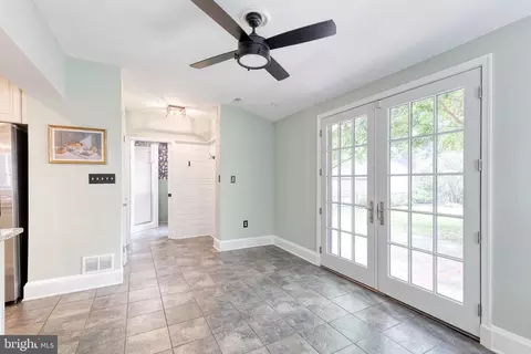Entry Way - 336 Broadmoor Rd, Baltimore, MD 21212 photo 2 of 3