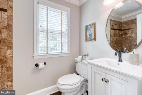 Bath - 336 Broadmoor Rd, Baltimore, MD 21212 photo 2 of 5