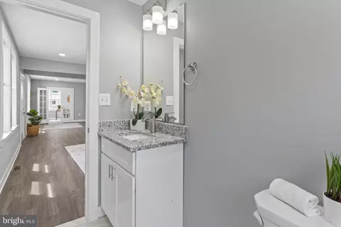 Entry Way - 5728 Clover Rd, Baltimore, MD 21215 photo 8 of 10