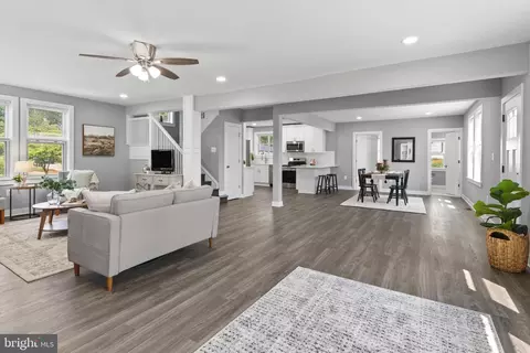 Entry Way - 5728 Clover Rd, Baltimore, MD 21215 photo 2 of 10