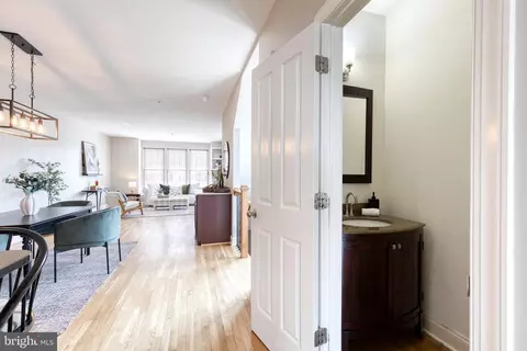 Entry Way - 540 Canton Ct, Baltimore, MD 21224 photo 6 of 8
