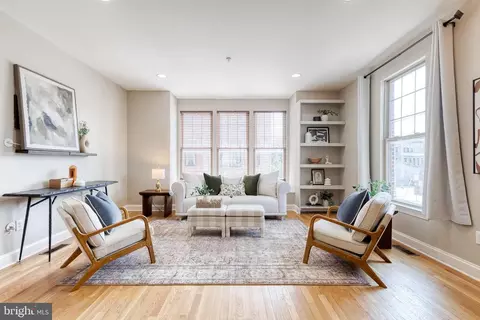 Living - 540 Canton Ct, Baltimore, MD 21224 photo 1 of 2