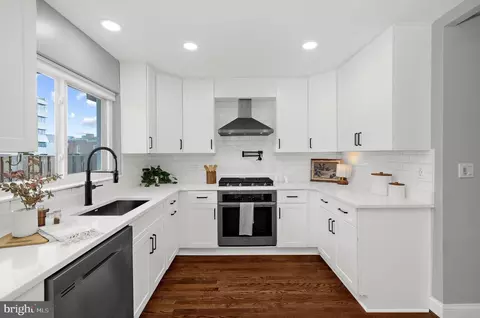 Kitchen - 26 E Montgomery St, Baltimore, MD 21230 photo 4 of 6