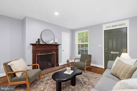 Entry Way - 26 E Montgomery St, Baltimore, MD 21230 photo 1 of 2
