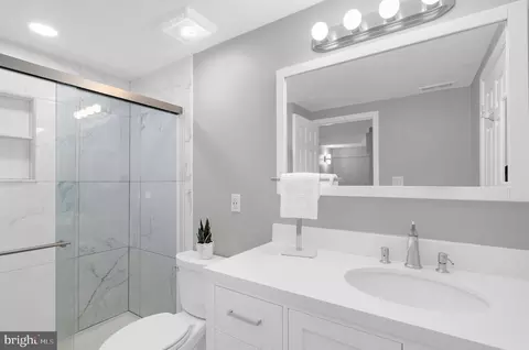 Bath - 26 E Montgomery St, Baltimore, MD 21230 photo 3 of 5