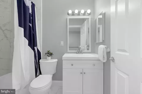 Bath - 26 E Montgomery St, Baltimore, MD 21230 photo 4 of 5