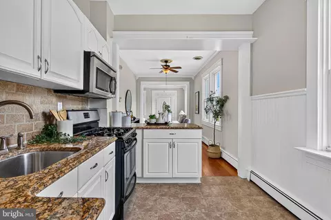 Entry Way - 4110 5th St, Baltimore, MD 21225 photo 2 of 4