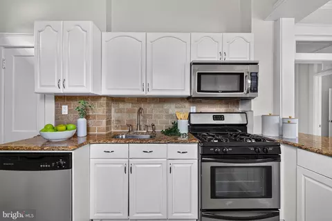 Kitchen - 4110 5th St, Baltimore, MD 21225 photo 1 of 2