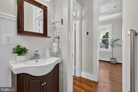 Entry Way - 4110 5th St, Baltimore, MD 21225 photo 4 of 4