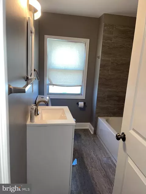 Bath - 1217 Cochran Ave, Baltimore, MD 21239 photo 1 of 2