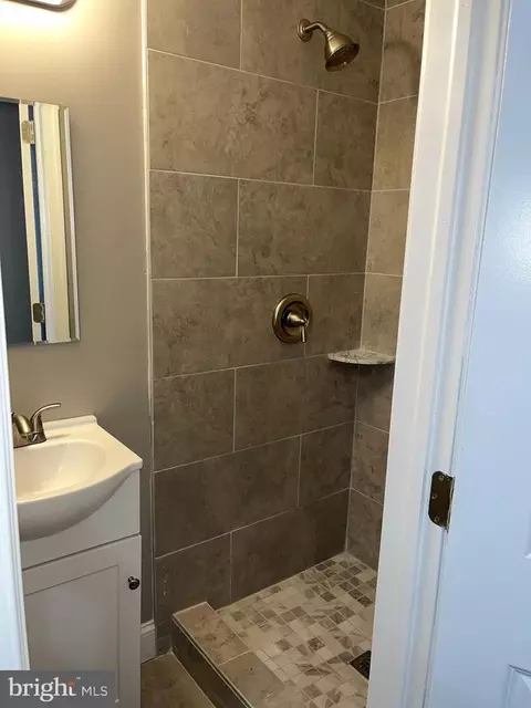 Bath - 1217 Cochran Ave, Baltimore, MD 21239 photo 2 of 2