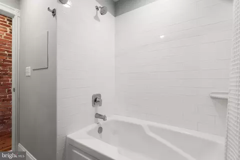 Bath - 1707 Jackson St, Baltimore, MD 21230 photo 5 of 6