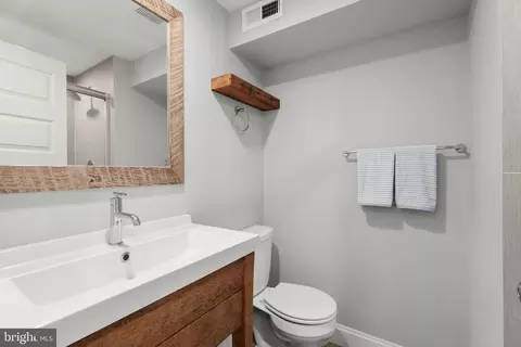 Bath - 1707 Jackson St, Baltimore, MD 21230 photo 4 of 6