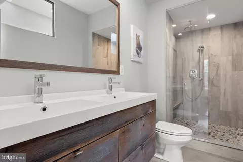 Bath - 1707 Jackson St, Baltimore, MD 21230 photo 1 of 6