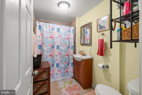Bath - 701 S Clinton St, Baltimore, MD 21224 photo 3 of 3