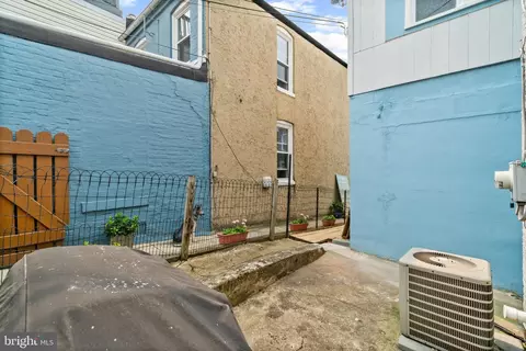 Exterior - 701 S Clinton St, Baltimore, MD 21224 photo 9 of 12