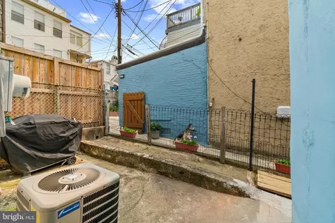 Exterior - 701 S Clinton St, Baltimore, MD 21224 photo 10 of 12