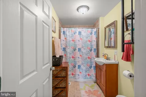 Bath - 701 S Clinton St, Baltimore, MD 21224 photo 2 of 3