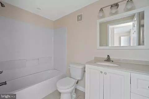 Bath - 601 Whitelock St, Baltimore, MD 21217 photo 2 of 2