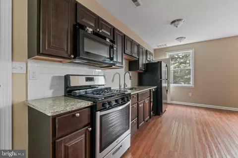 Entry Way - 601 Whitelock St, Baltimore, MD 21217 photo 5 of 8