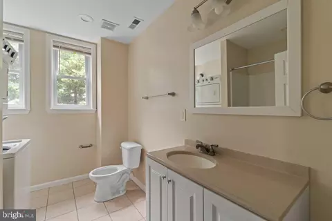 Entry Way - 601 Whitelock St, Baltimore, MD 21217 photo 4 of 8