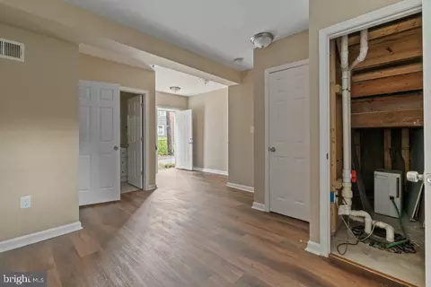 Entry Way - 601 Whitelock St, Baltimore, MD 21217 photo 6 of 8