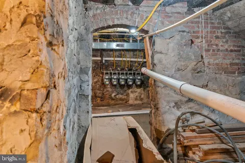 Entry Way - 601 Whitelock St, Baltimore, MD 21217 photo 7 of 8