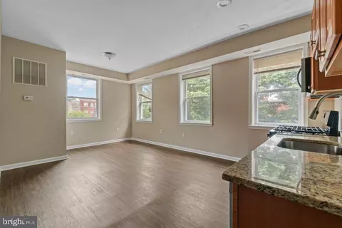 Living - 601 Whitelock St, Baltimore, MD 21217 photo 3 of 4