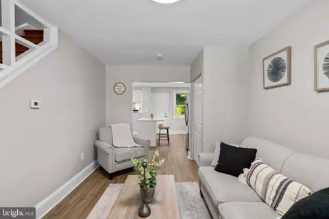 Entry Way - 301 Denison St, Baltimore, MD 21229 photo 3 of 4