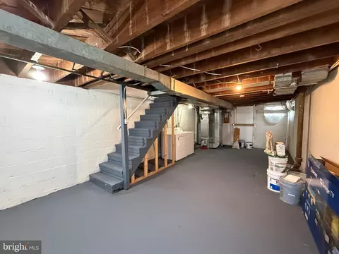 Entry Way - 301 Denison St, Baltimore, MD 21229 photo 4 of 4