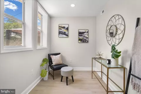 Entry Way - 633 E 36th St, Baltimore, MD 21218 photo 11 of 16