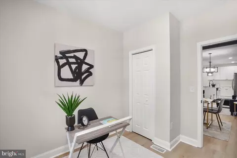 Entry Way - 633 E 36th St, Baltimore, MD 21218 photo 6 of 16