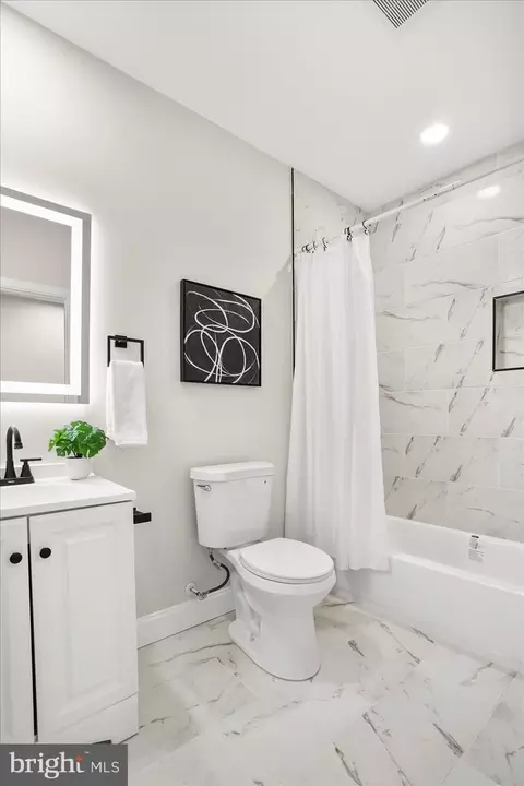 Bath - 633 E 36th St, Baltimore, MD 21218 photo 5 of 6