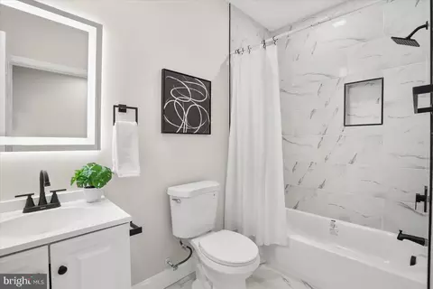 Bath - 633 E 36th St, Baltimore, MD 21218 photo 4 of 6